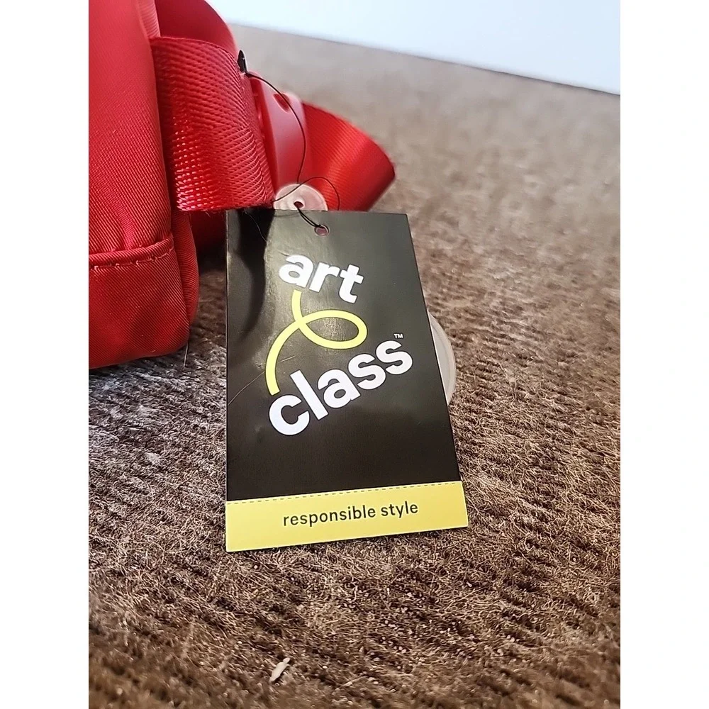 Art Class Fannie pack New With Tags 27 Inch Belt